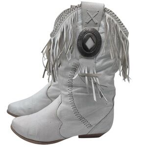 Woodbridge Vintage Women’s White Fringe Western Boots - Size 8.5